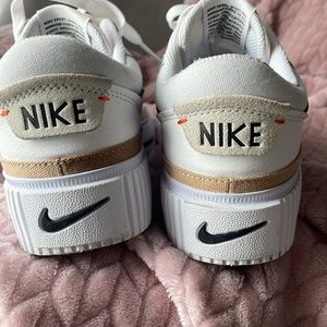 Nike women’s court lift, platform